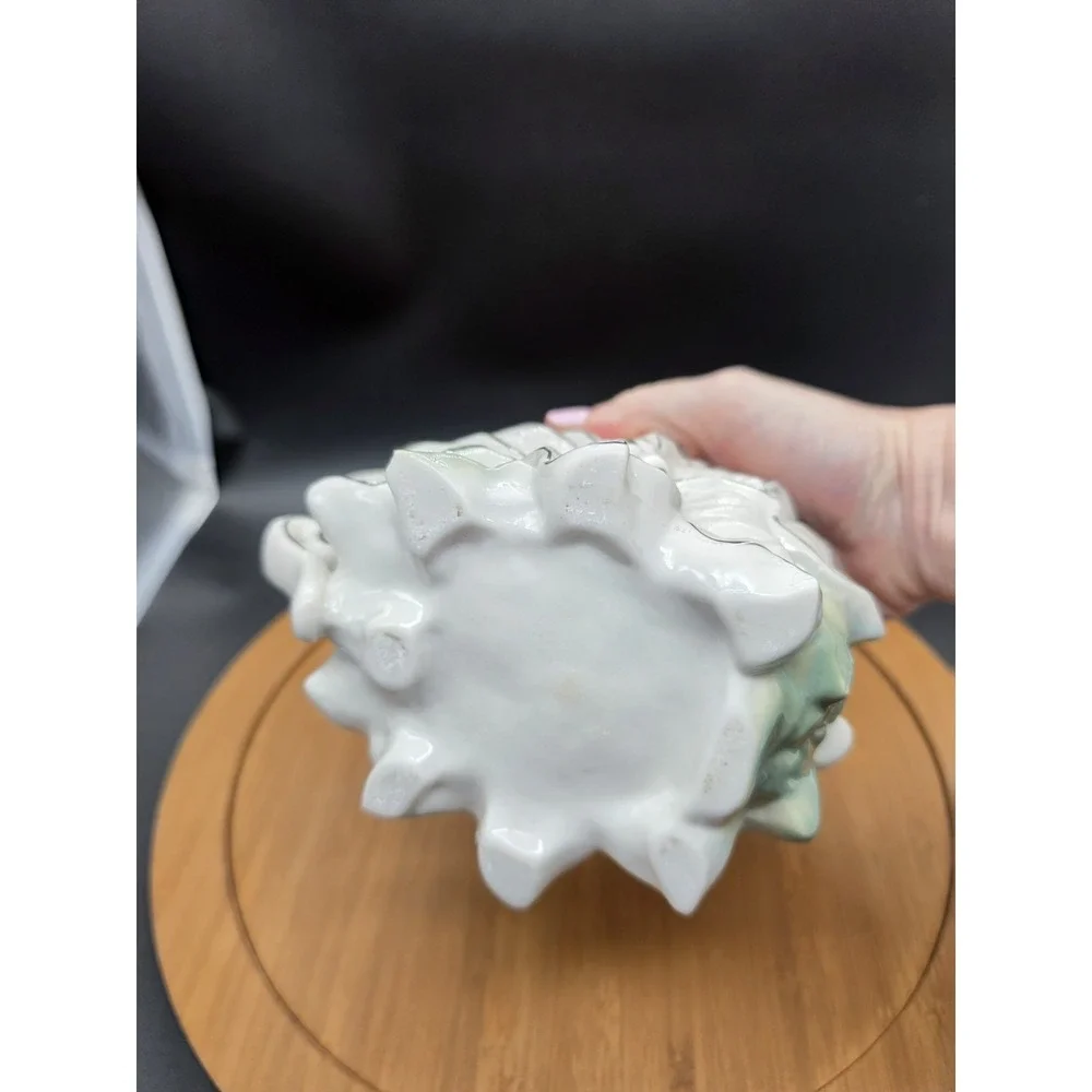 Vintage White Poinsettia Teapot Green Leaves Gold Gilt  Beautiful‎ Tea Pot
